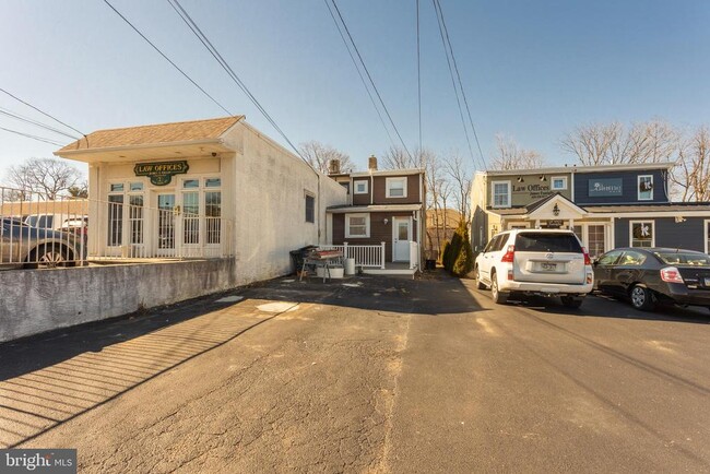 Building Photo - 809 N Providence Rd