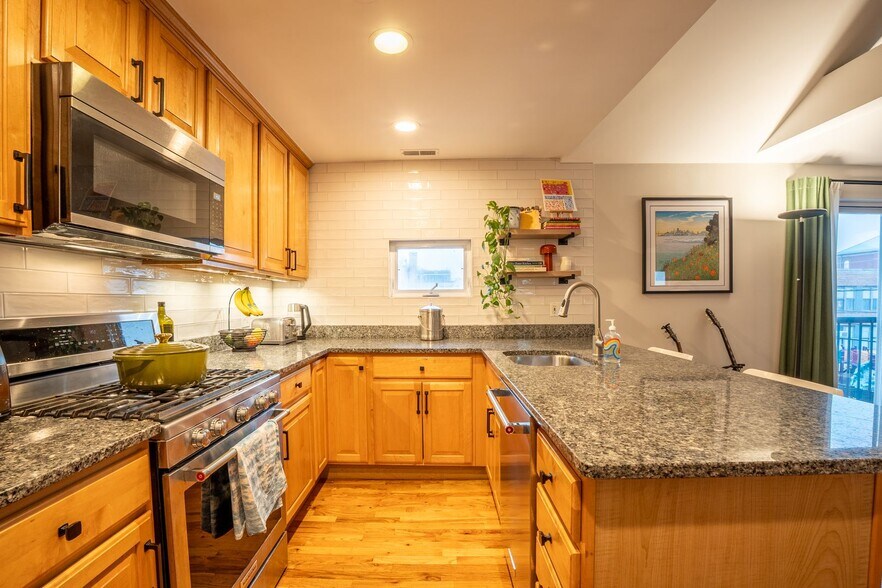 Building Photo - 1111 N Honore St