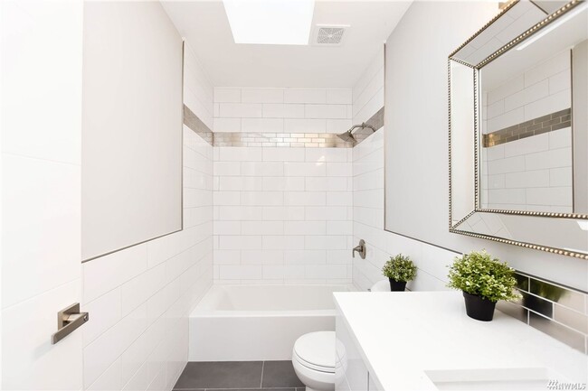 Building Photo - Remodeled Home in Mukilteo!