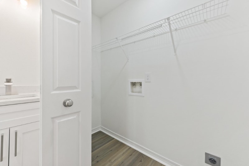 Building Photo - 957 Middle Ln