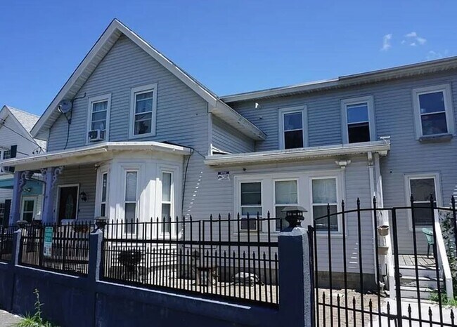 Primary Photo - 74 Grand St