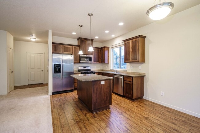 Building Photo - 3 Bedroom 2.5 Bath with Rasied Garden Beds - Felida Park Neighborhood