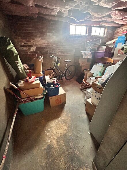 Building Photo - 1915 W Livingston St