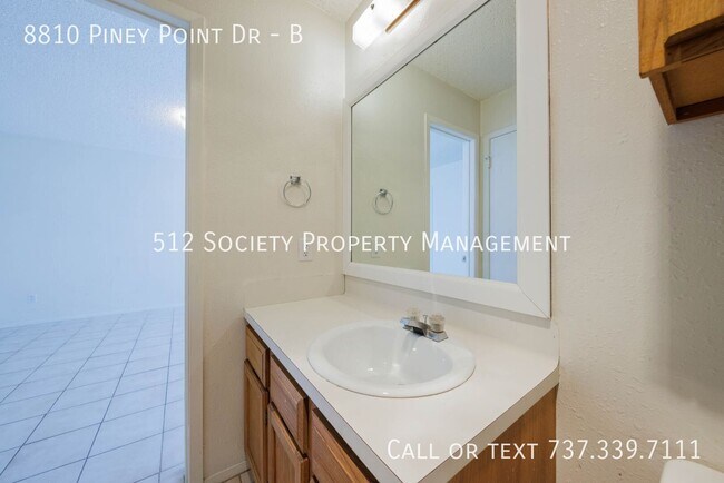 Building Photo - 8810 Piney Point Dr