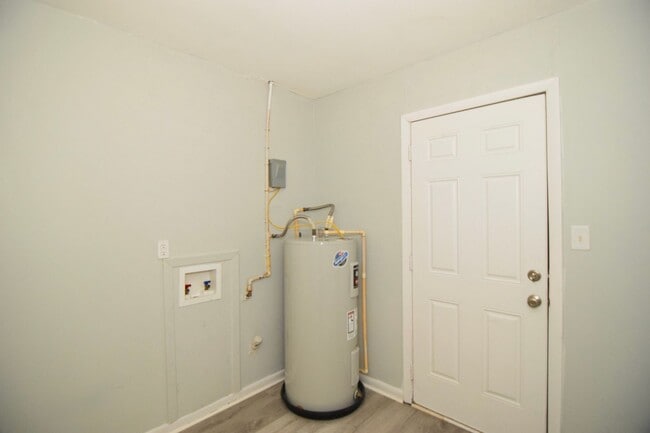 Building Photo - Don't miss this 3-bedroom, 2-bath home that is available now!