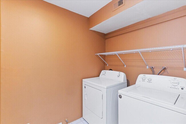 Building Photo - 46638 Arapahoe Ln