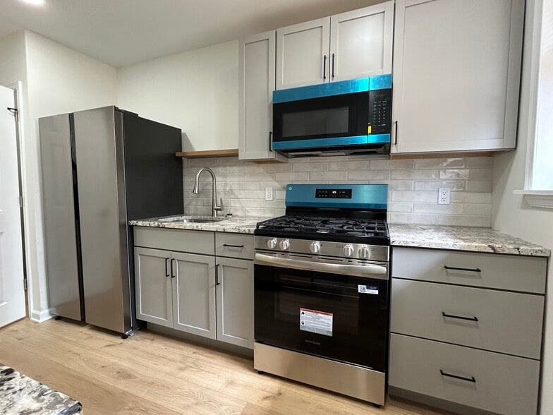 Building Photo - 2054 Mercy St