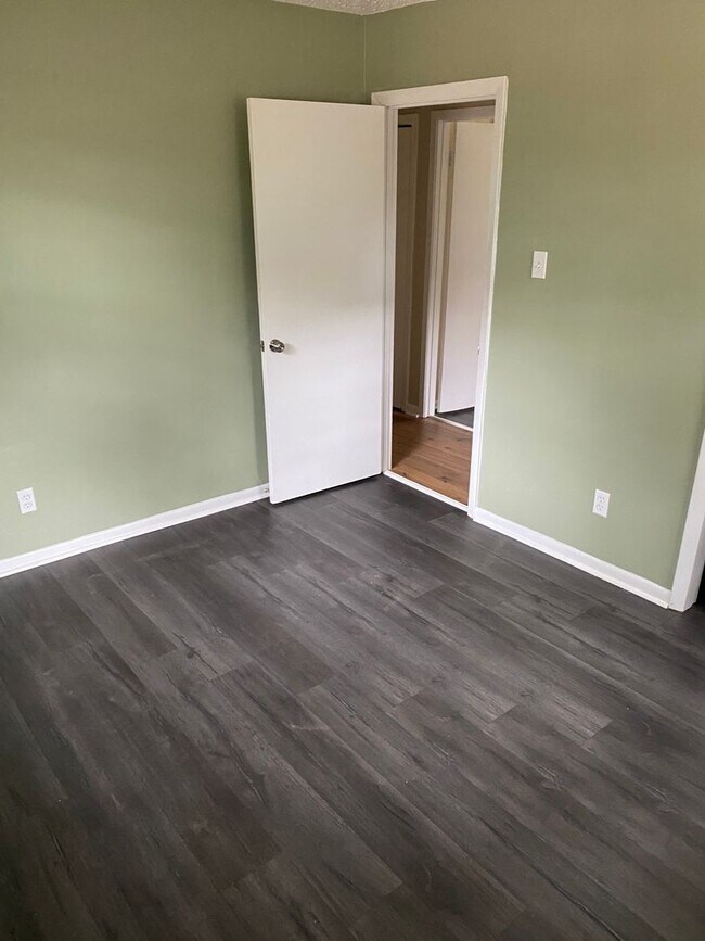 Building Photo - Charming 3 Bedroom Home with Large Yard in Theodore!