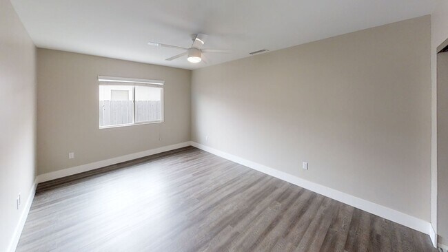 Building Photo - 5578 Mary Ln Dr