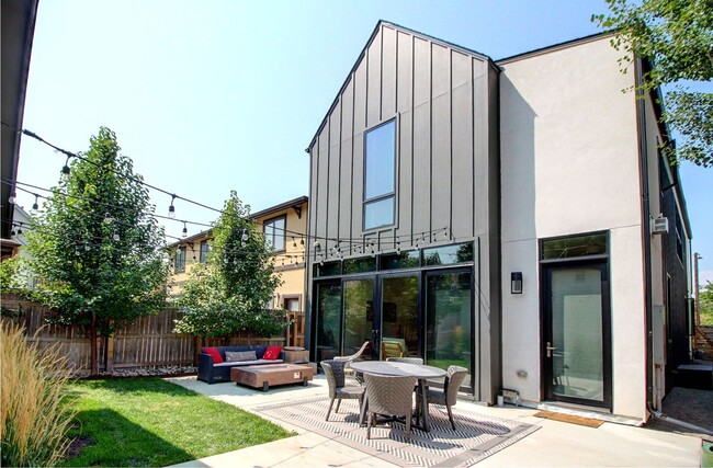 Building Photo - Luxury Living in the heart of Platte Park,...