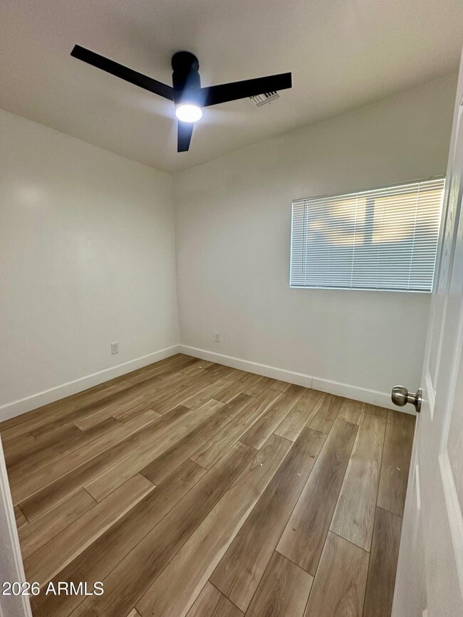 Building Photo - 3125 E Oak St