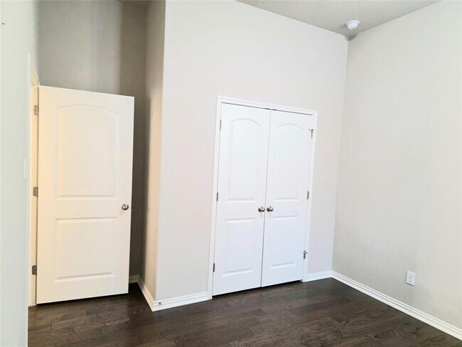 Building Photo - 129 Belford St