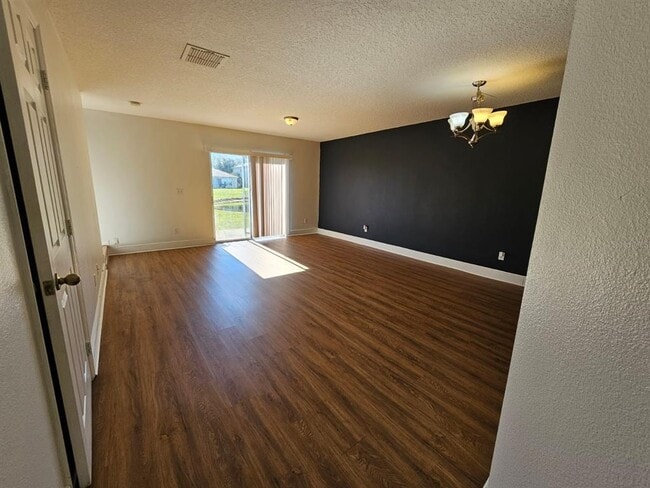 Building Photo - 608 Cresting Oak Cir