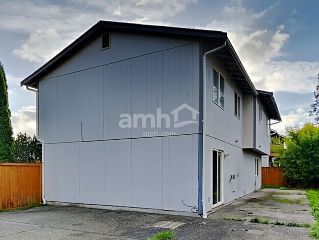 Building Photo - 5725 209th St E