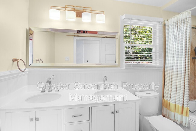 Building Photo - 1206 E 48th St