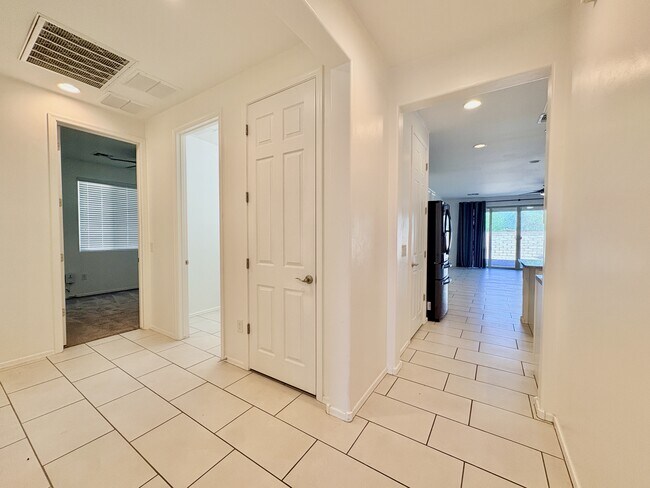 Building Photo - 7214 S Via Tierra Mesa