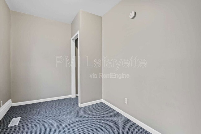 Building Photo - 605 N Perry St