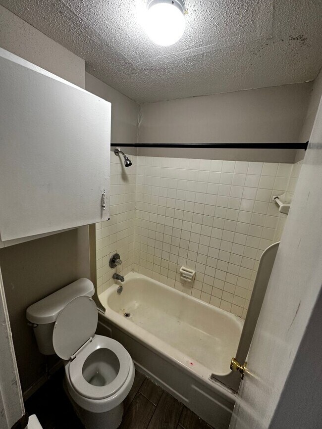 Building Photo - 1 Bed, 1 Bath condo