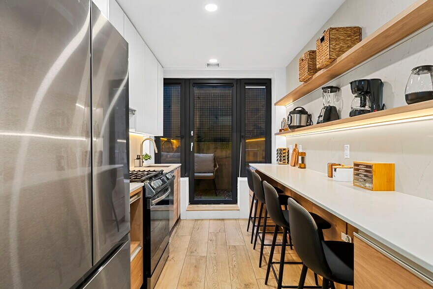 Building Photo - 1566 Beacon St