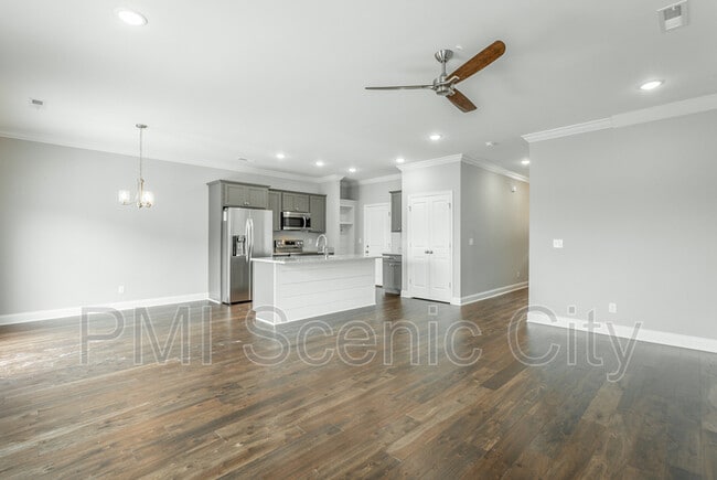 Building Photo - 591 Bellingham Dr NE