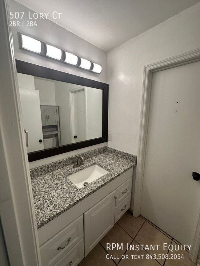 Building Photo - 507 Lory Ct