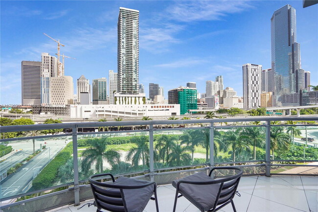 Building Photo - 350 S Miami Ave