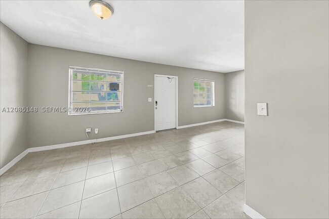 Building Photo - 458 NE 38th St