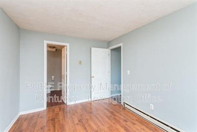 Building Photo - 225 Landings Dr