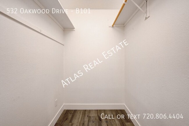 Building Photo - Immaculately End Unit 2 Bedroom, 2 Bath Co...