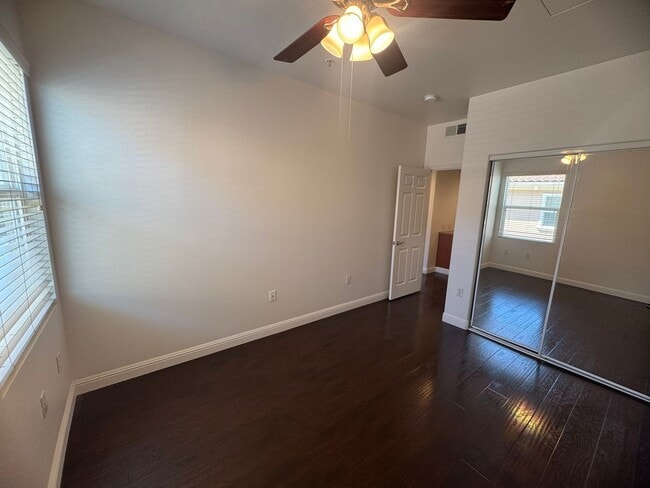 Building Photo - Spacious 2 Story Condo In Westlake Villas