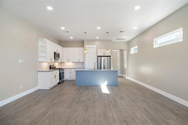 Building Photo - 4909 Fisk St