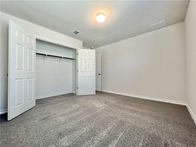 Building Photo - 704 Long Run