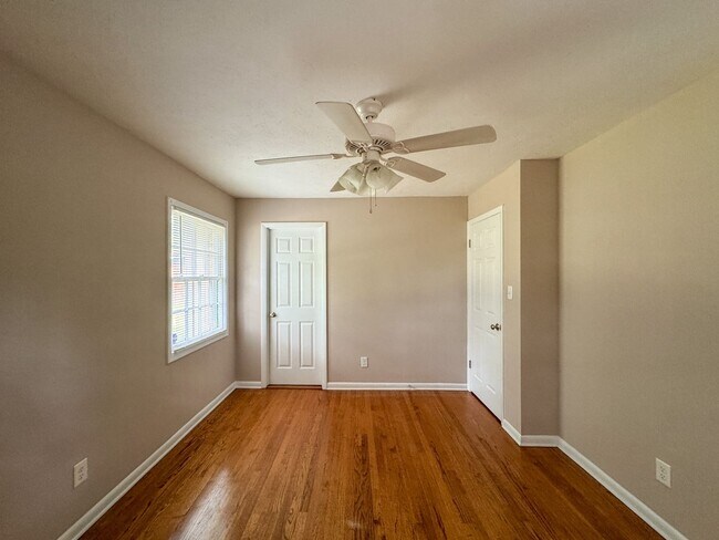 Building Photo - Charming 3 Bed 2 Bath Fayetteville Home with Fenced Yard