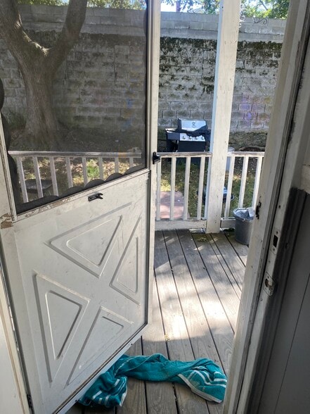 Back porch - 8 E Kendall St
