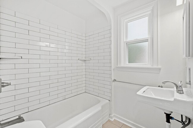 Building Photo - AVAILABLE SEPT 1st!! Check out this BEAUTIFUL & UPDATED home in Penn Hills!