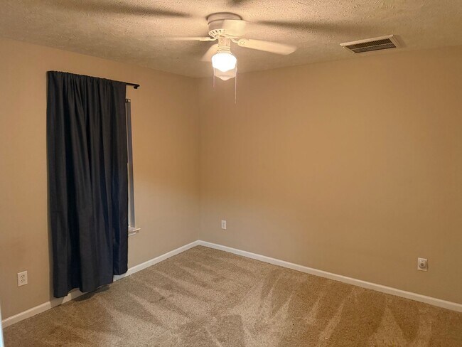 Building Photo - 106 Thorton Dr