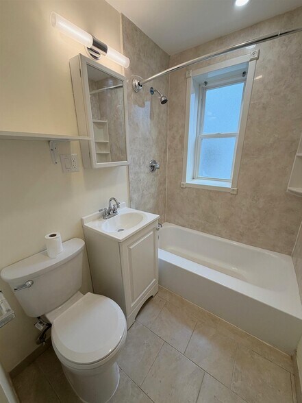 Building Photo - 108 Trowbridge St