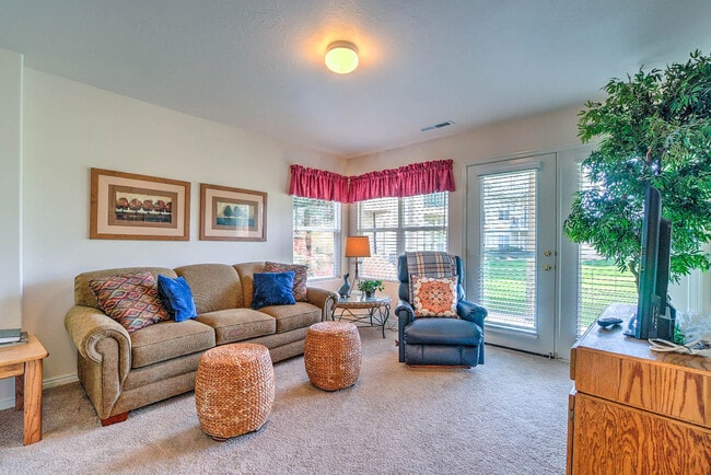 Building Photo - Fully Furnished Home. All utilities includ...