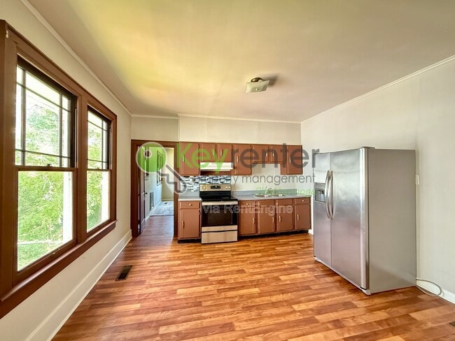 Building Photo - 112 S Seminole Dr