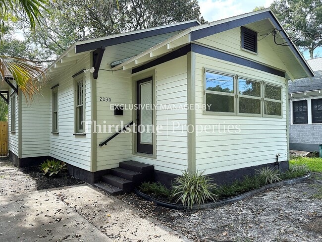 Primary Photo - 2030 Redwing St