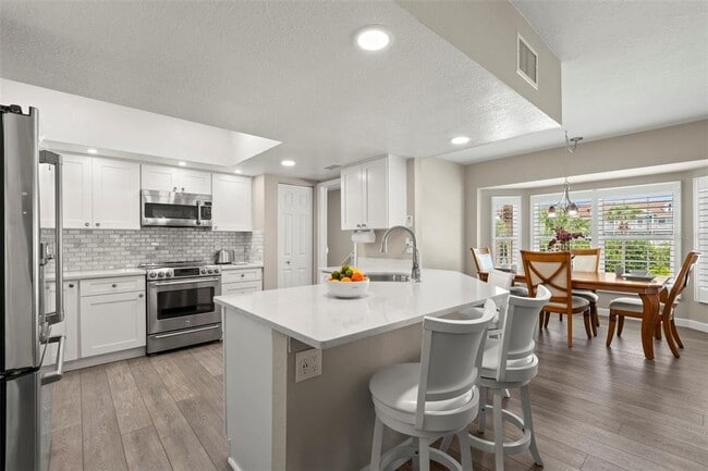 Building Photo - 9201 Captiva Cir