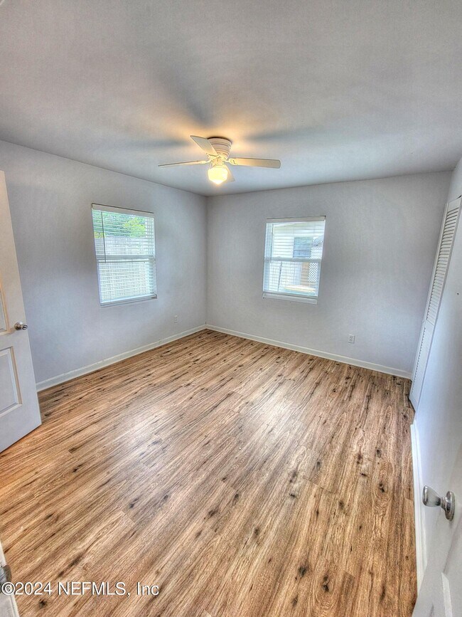 Building Photo - 3919 Skycrest Dr