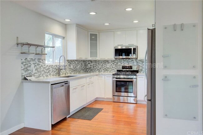 Building Photo - 1032 E Silva St