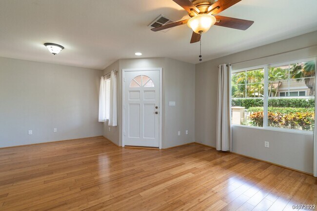 Building Photo - 3 Bed 2.5 Bath Townhome in Spinnaker Place Townhomes 2