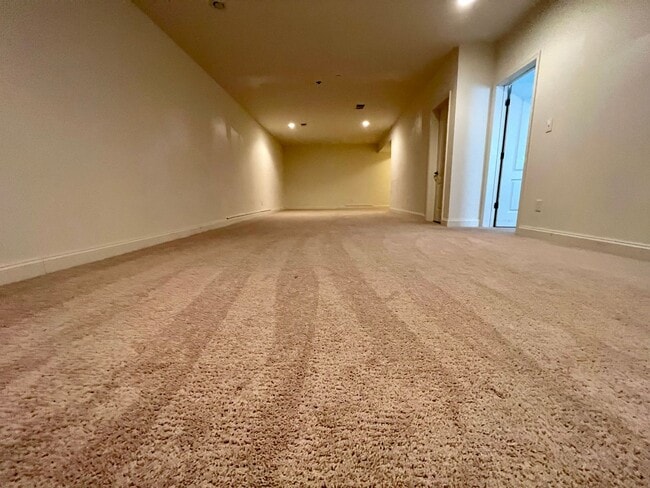 Building Photo - Luxurious 4-Bedroom Corner Townhome in Newtown Square! Available mid-April!