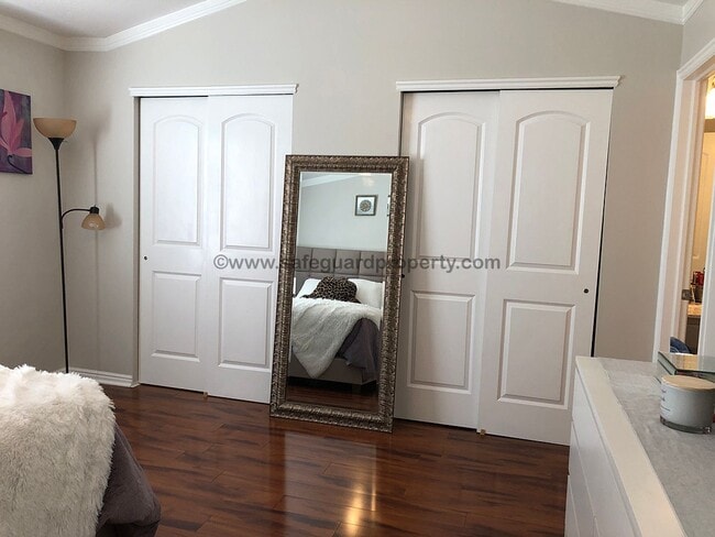 Building Photo - Beautiful Townhome in Wonderful Gated Comm...