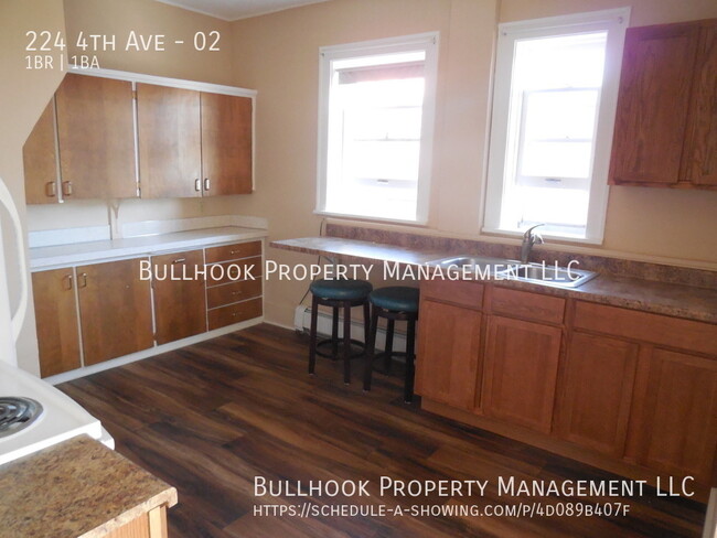 Building Photo - Updated 1 bedroom apartment located in dow...