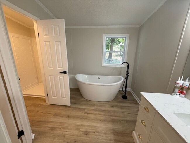 Building Photo - 901 Green Meadow Dr