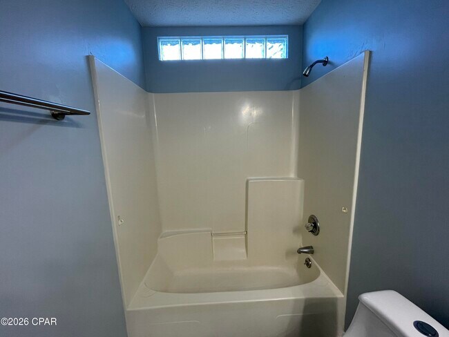 Building Photo - 140 Treasure Palm Dr