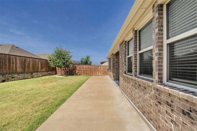 Building Photo - 1117 Goldfinch Dr
